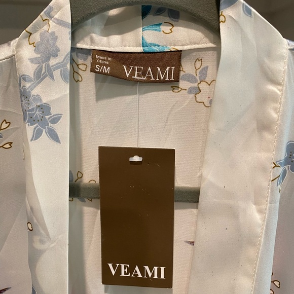 Robe - Picture 3 of 3